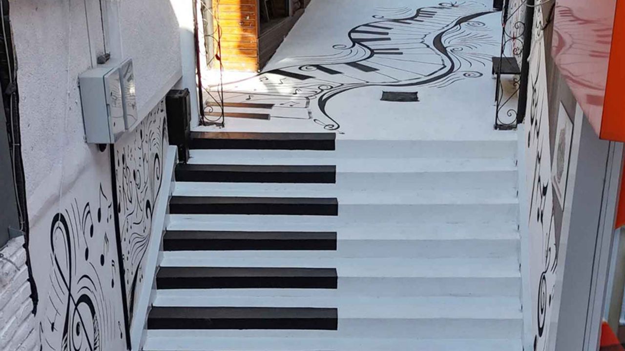 Giresun'da Sanat Sokağı'na Piyano Merdiveni