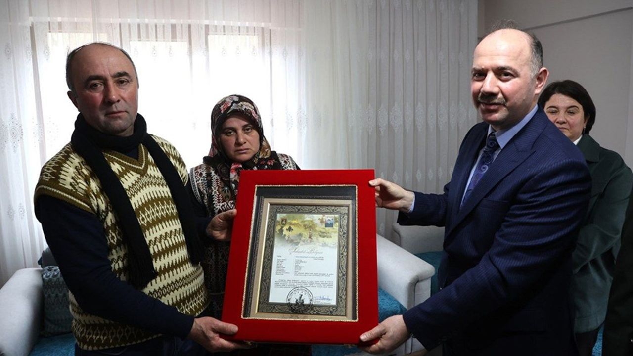 Giresunlu şehit Ahmet Köroğlu'nun ailesine şehadet belgesi verildi