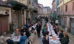 Giresun'da mahalle halkının yaptığı iftar sofrası kaynaşmayı sağlıyor