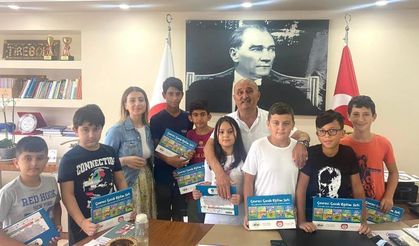Tirebolu Belediye Başkanı Takır, Çocuklara Eğitim Seti Dağıttı