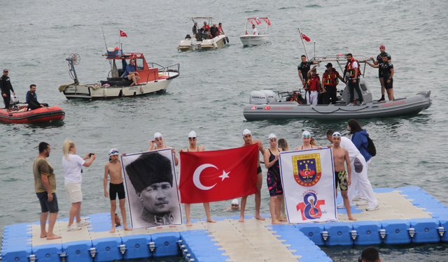 Giresun'da Jandarma için adadan, karaya yüzme yarışması yapıldı