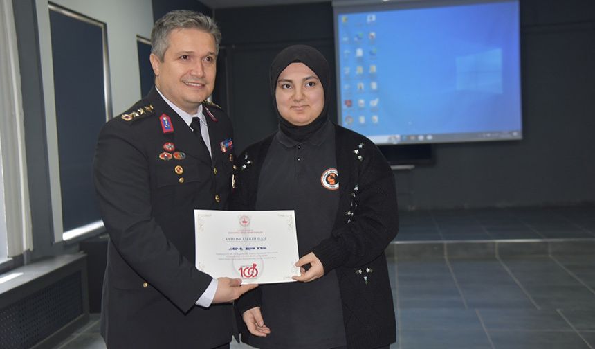 Giresun’da Merve Esma Aydın, Jandarma Genel Komutanlığı resim yarışmasında il birincisi oldu