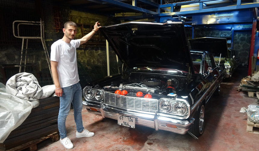 Trabzonlu genç paha biçilmez araba koleksiyonuna gözü gibi bakıyor