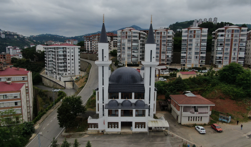 Kiliseye benzetildiği için inşaatı duran cami 18 yıl sonra bitirildi